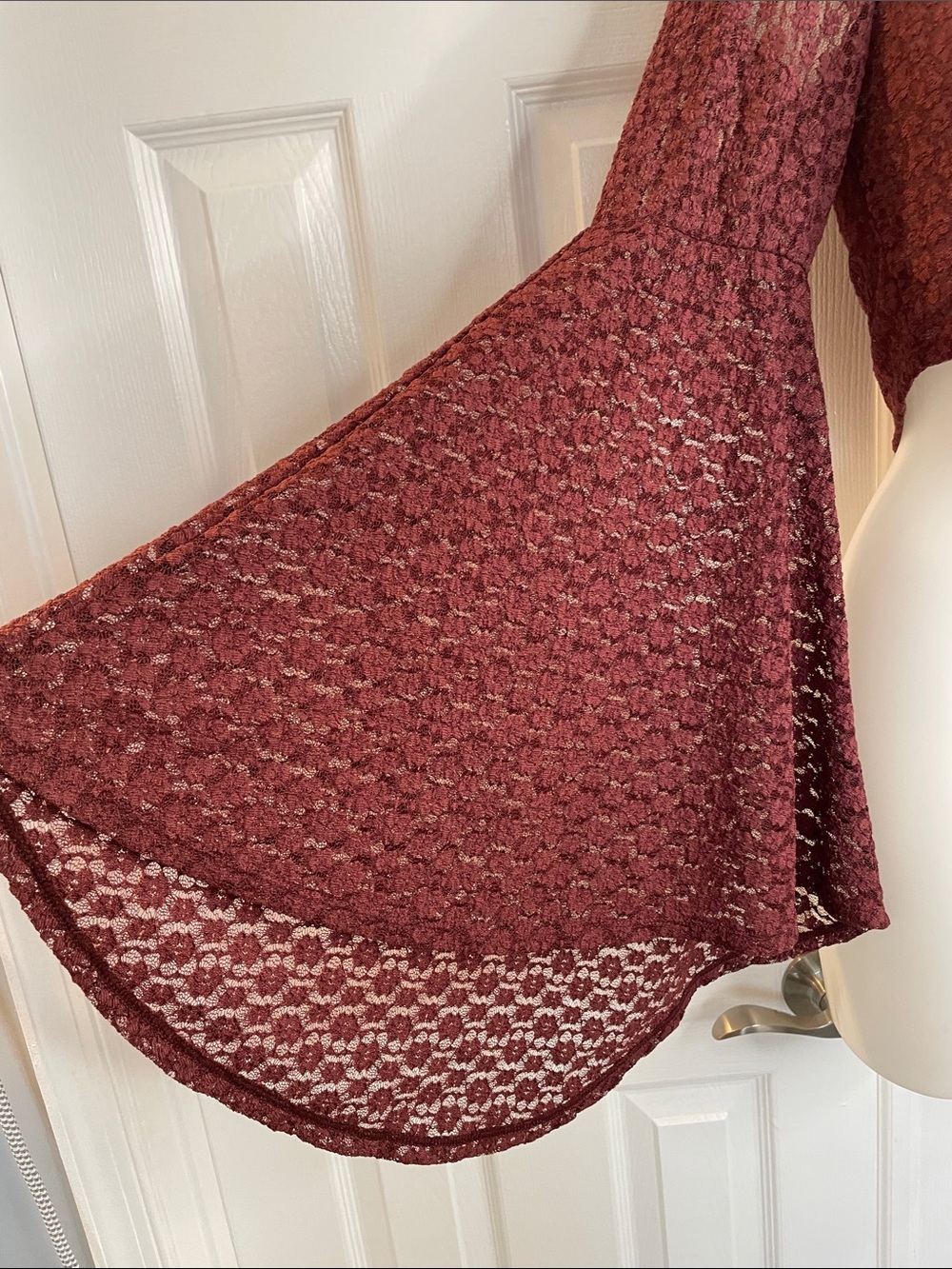 FREE PEOPLE LOLA OFF-SHOULDER LACE CROPPED BELL SLEEVE TOP BURGUNDY SZ L - Picture 9 of 13
